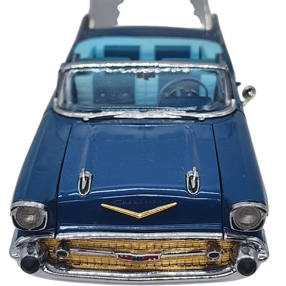 Danbury Mint 1957 Chevrolet Bel Air Convertible - Picture 4 of 9